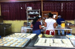 201601GuatWomenBaking