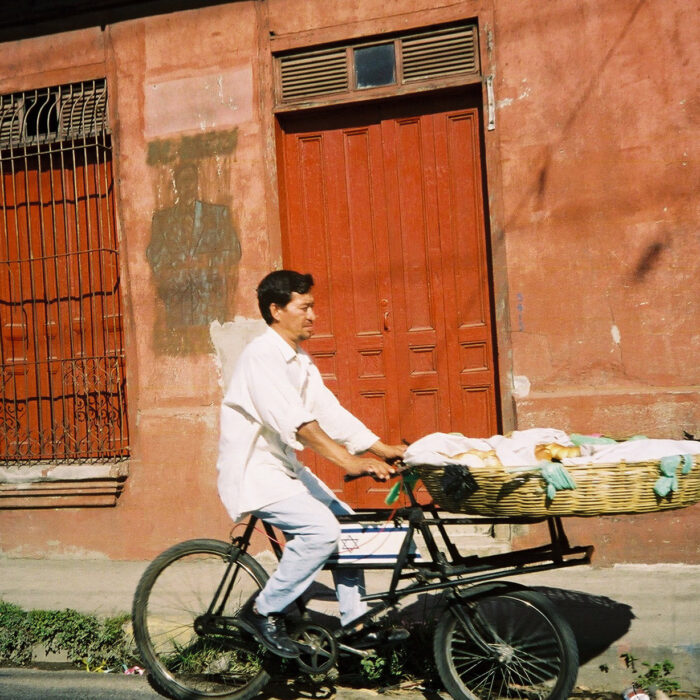 El Salvador: Jewish baker delivering bread