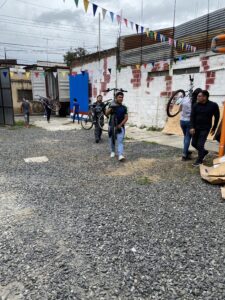 Guatemalan volunteers unloading